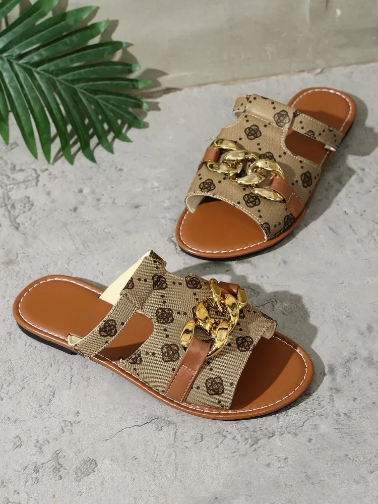 Luxury Flat Sandals For Women With Gold Chain And Retro Pattern_voghion.com