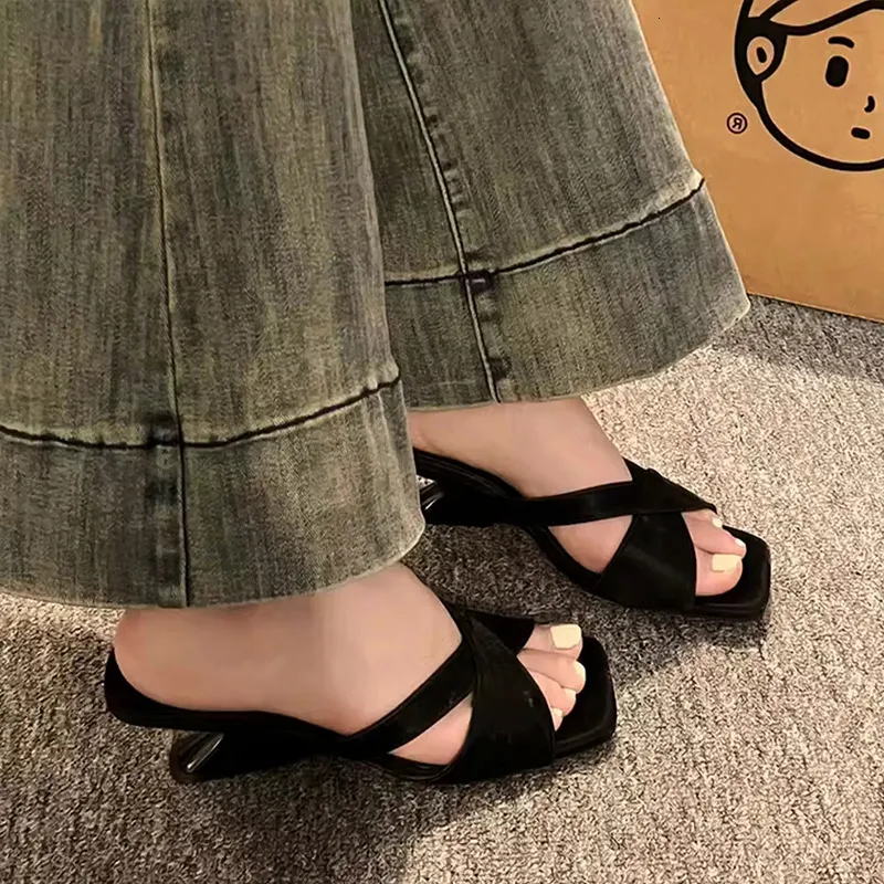 Women's White Cross Strap Mule Sandals Open Toe Kitten Heel_voghion.com