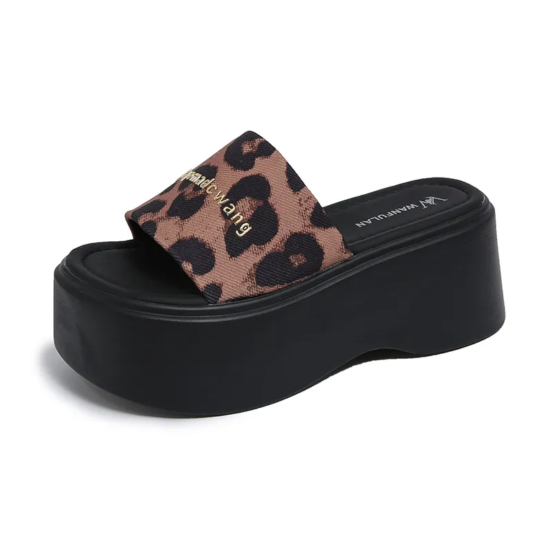 2026 New Leopard Print Thick Women Wearing Soft Soled One Piece Slippers For Casual Height Increasing Sandals_voghion.com