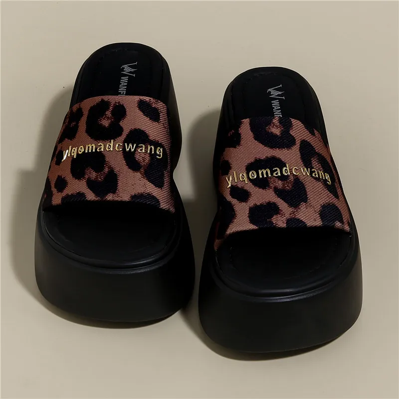 2026 New Leopard Print Thick Women Wearing Soft Soled One Piece Slippers For Casual Height Increasing Sandals_voghion.com