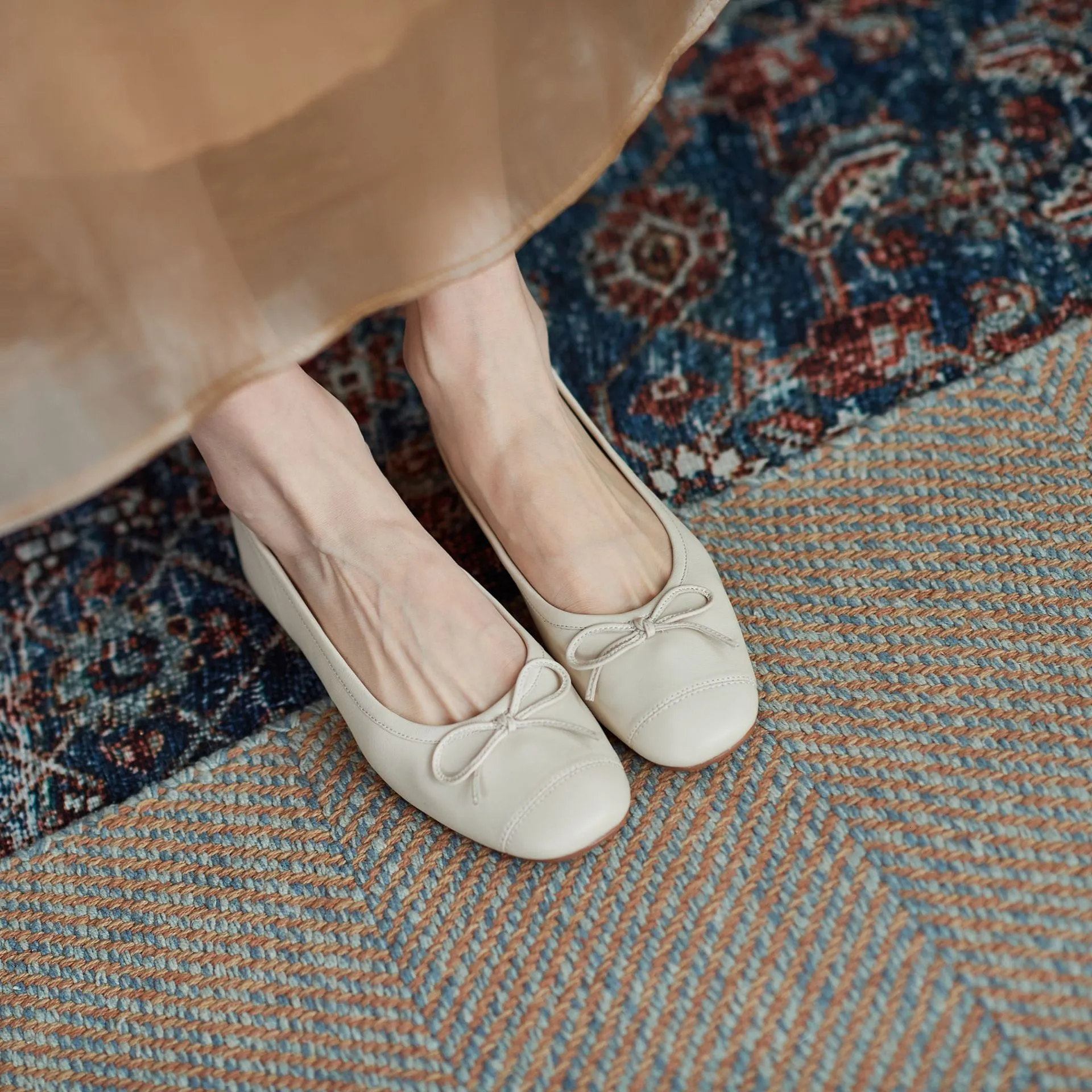 Damen Ballerinas In Silber Metallic Mit Eckiger Kappe Und Sohle_voghion.com