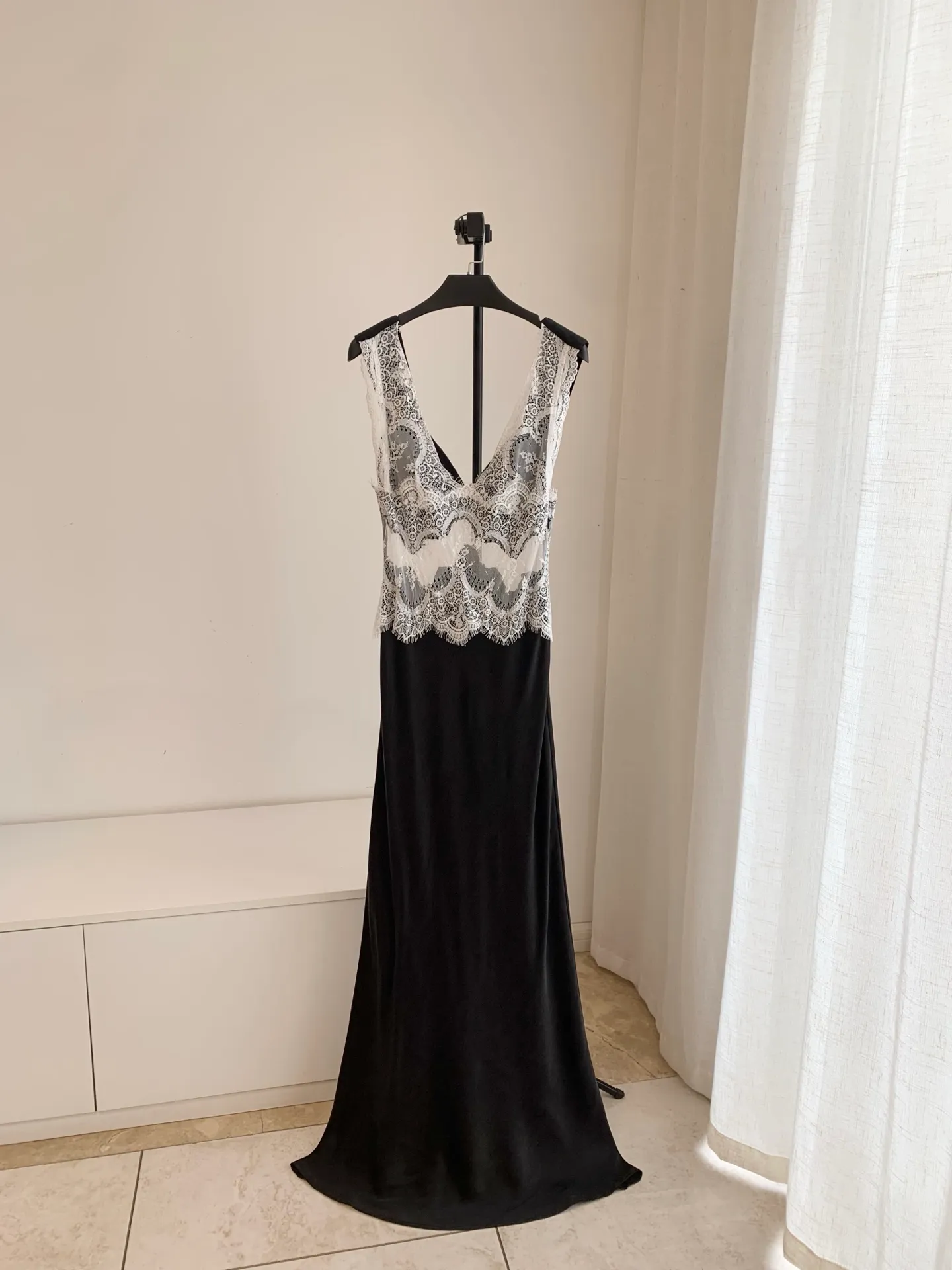 French atmosphere! Lazy retro eyelash lace copper ammonia satin hollow splicing slim long dress dress French atmosphere! Lazy retro eyelash lace copper ammonia satin hollow splicing slim long dress dress