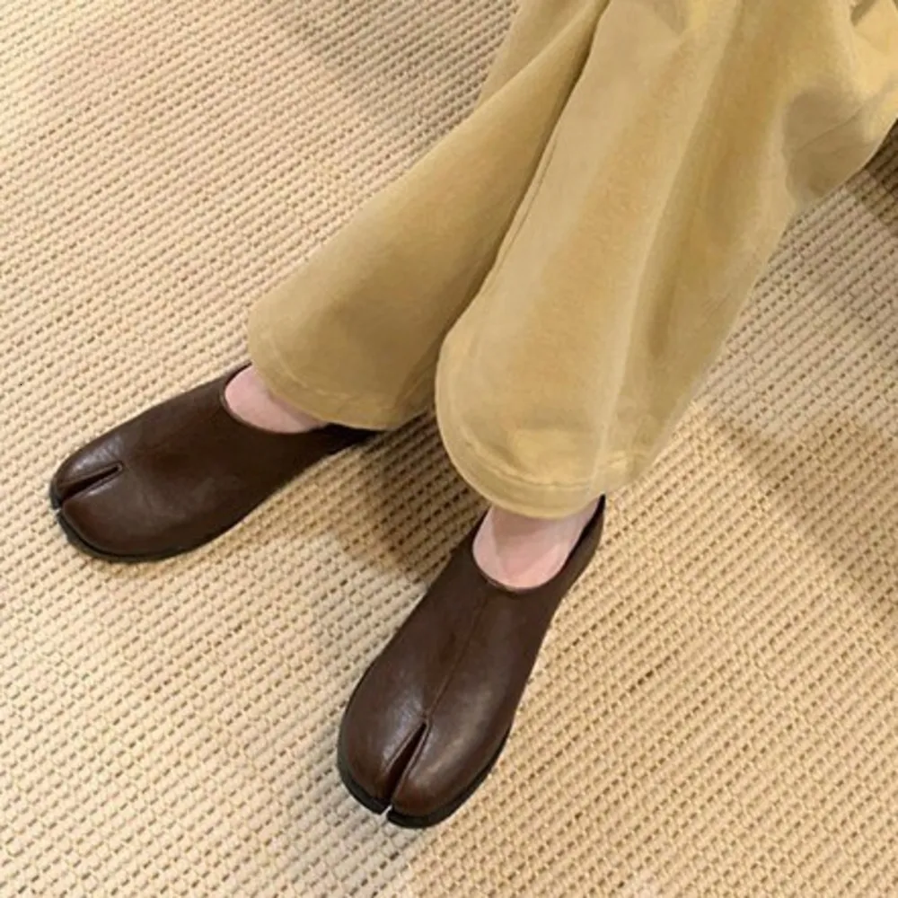 Women Minimalist Split Tabi Mule Slippers Solid Color Soft Leather Backless Low Heel Casual Slip On Closed Toe Slides_voghion.com