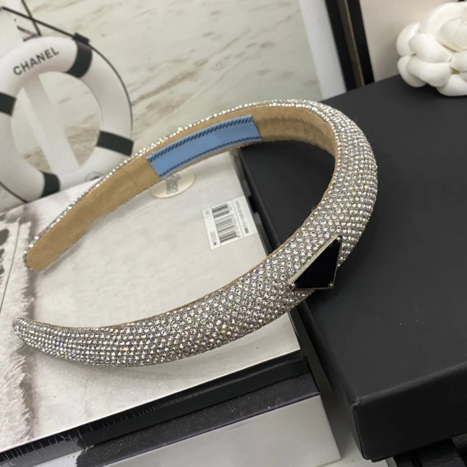 Sparkling Silver Tone Crystal Padded Diamond Headband  display picture 3