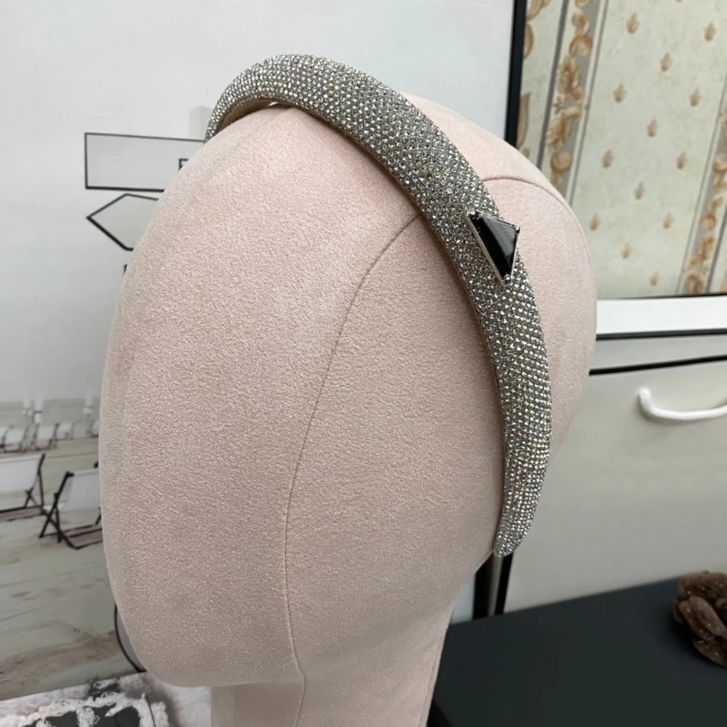 Sparkling Silver Tone Crystal Padded Diamond Headband  display picture 1