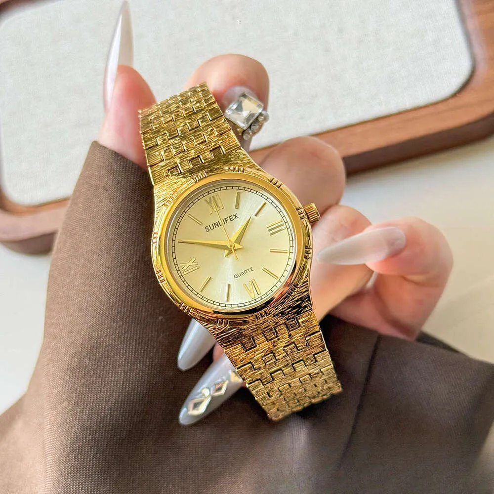 Womens Vintage Analog Wrist Watch with Stainless Steel Band  display picture 3