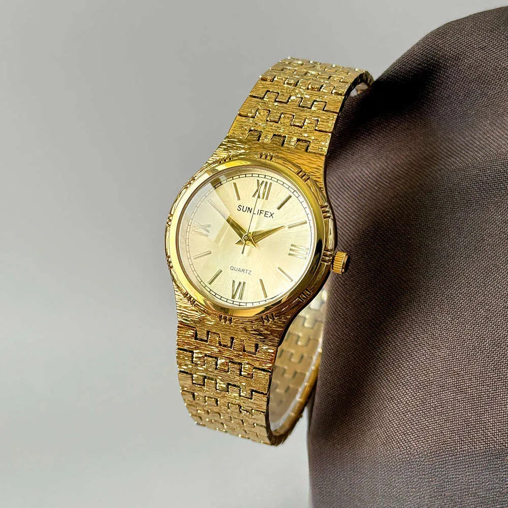 Womens Vintage Analog Wrist Watch with Stainless Steel Band  display picture 1