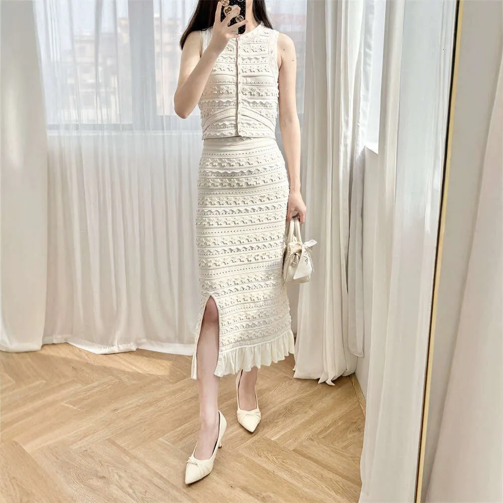 white prom dress short Lace Floral A Line V Neck Homecoming Dresses PH376 fyyq Offers a textured Plus Size Buttoned Notched SIZE:39.5