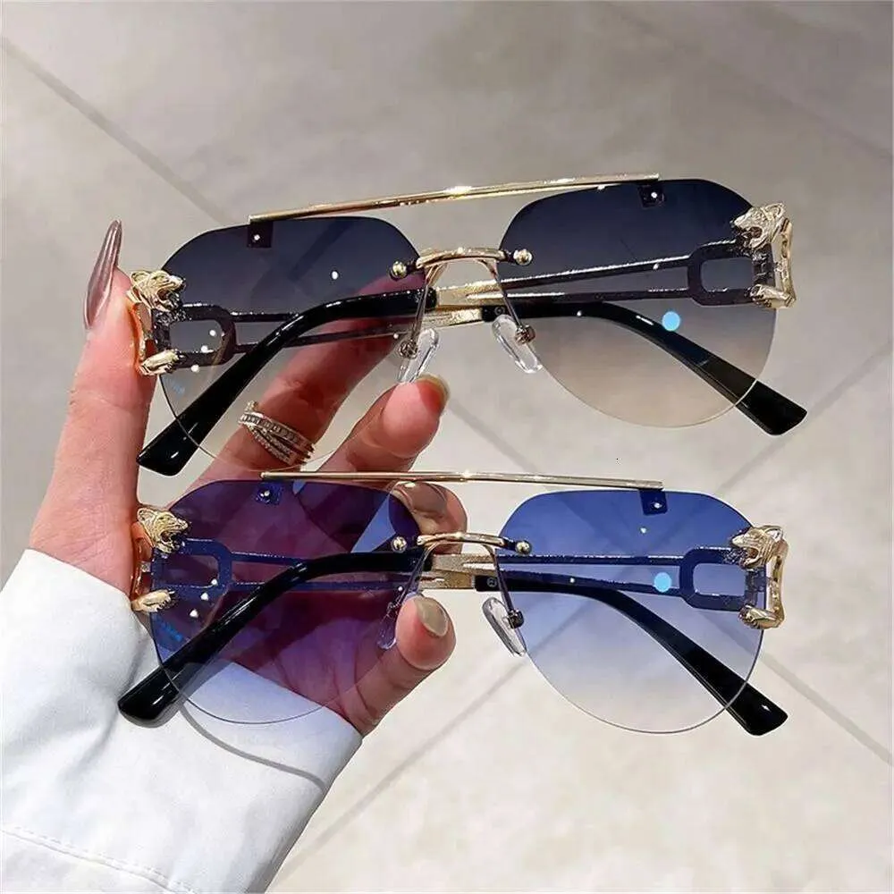 Retro Oversized Square Metal Sunglasses for Women with UV400  display picture 3