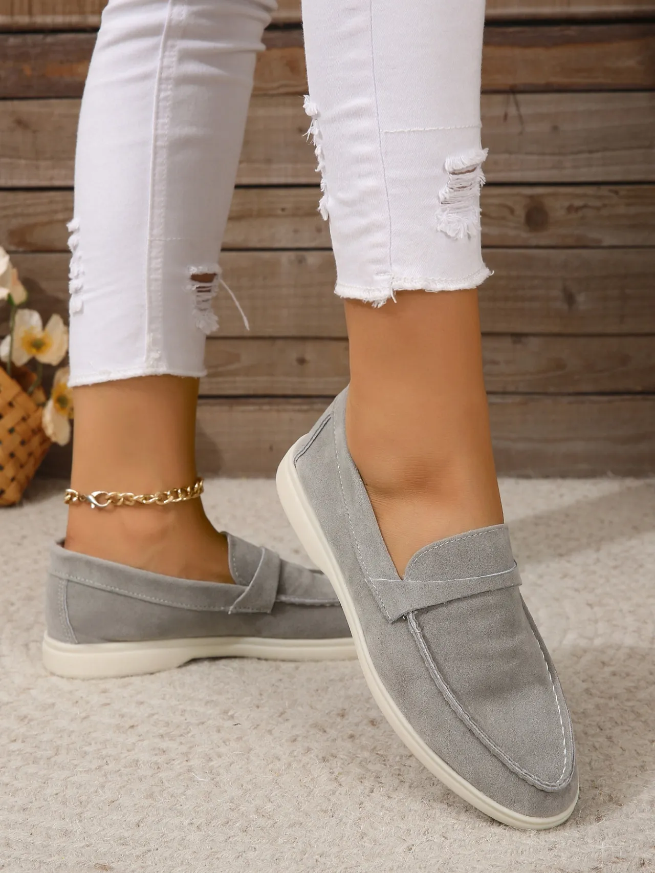 Women's Khaki Suede Pointed Toe Loafers Comfortable Flat Shoes_voghion.com