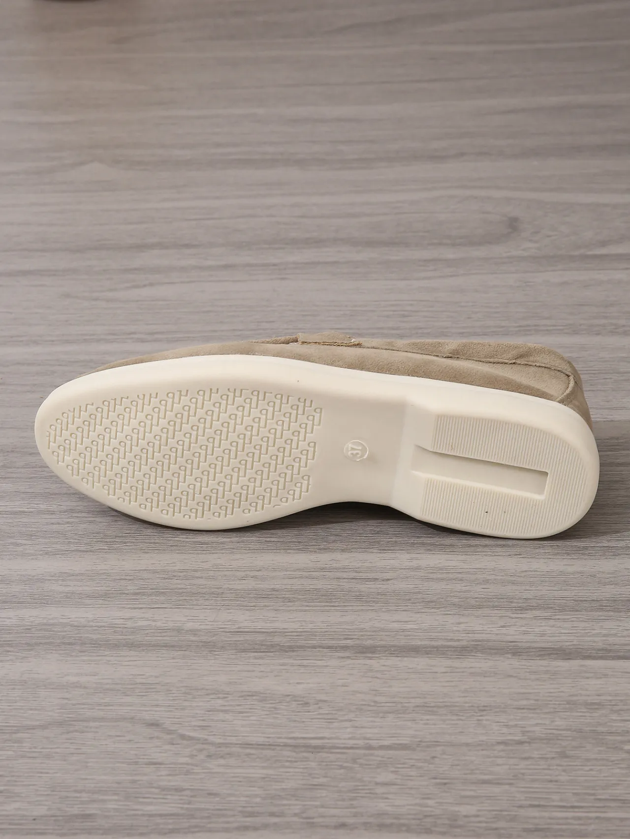 Women's Khaki Suede Pointed Toe Loafers Comfortable Flat Shoes_voghion.com