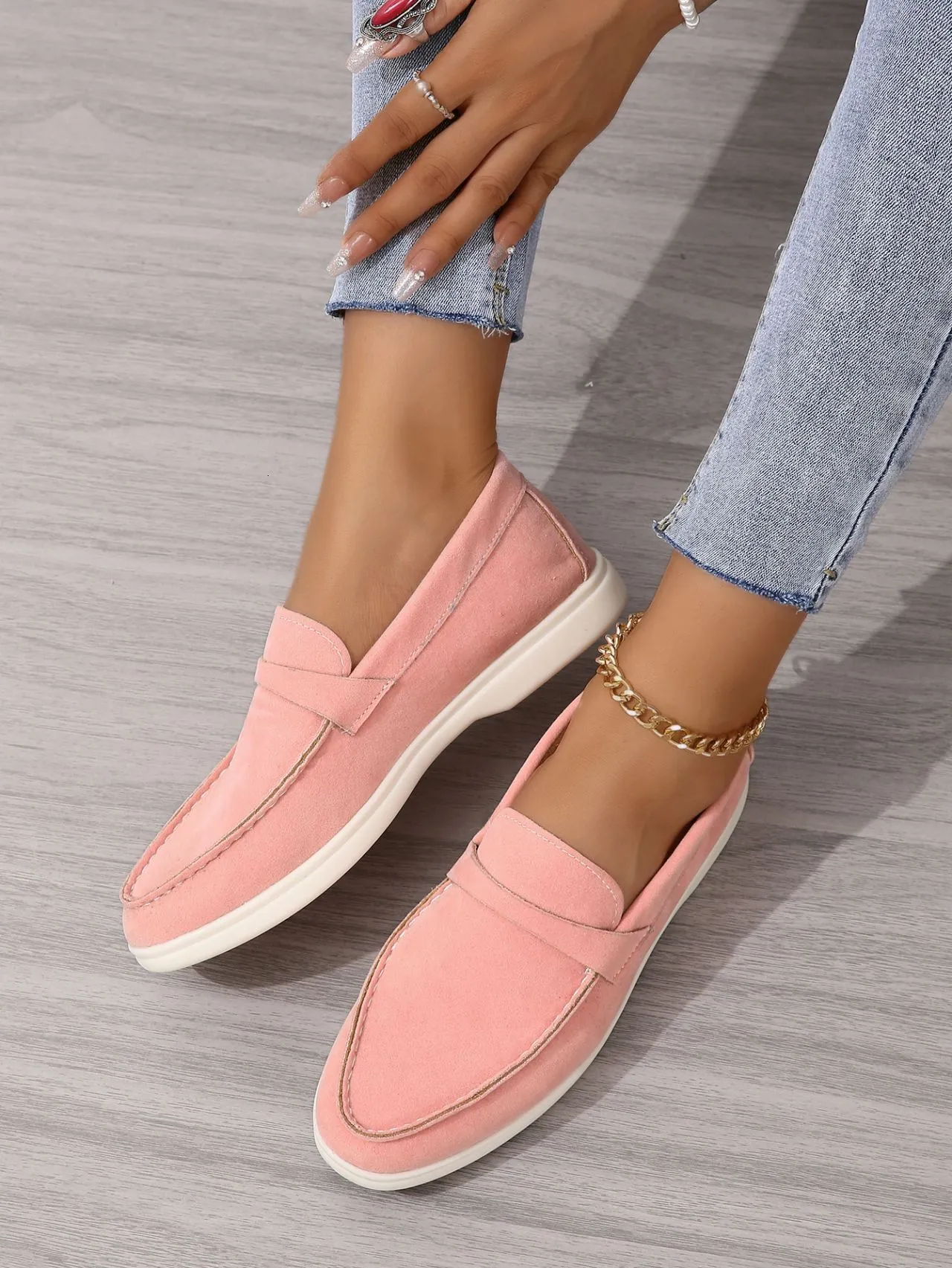 Women's Khaki Suede Pointed Toe Loafers Comfortable Flat Shoes_voghion.com