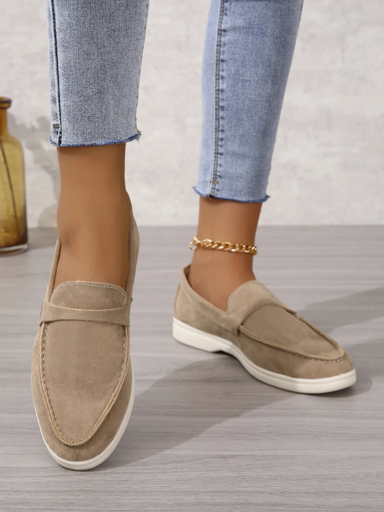 Women's Khaki Suede Pointed Toe Loafers Comfortable Flat Shoes_voghion.com