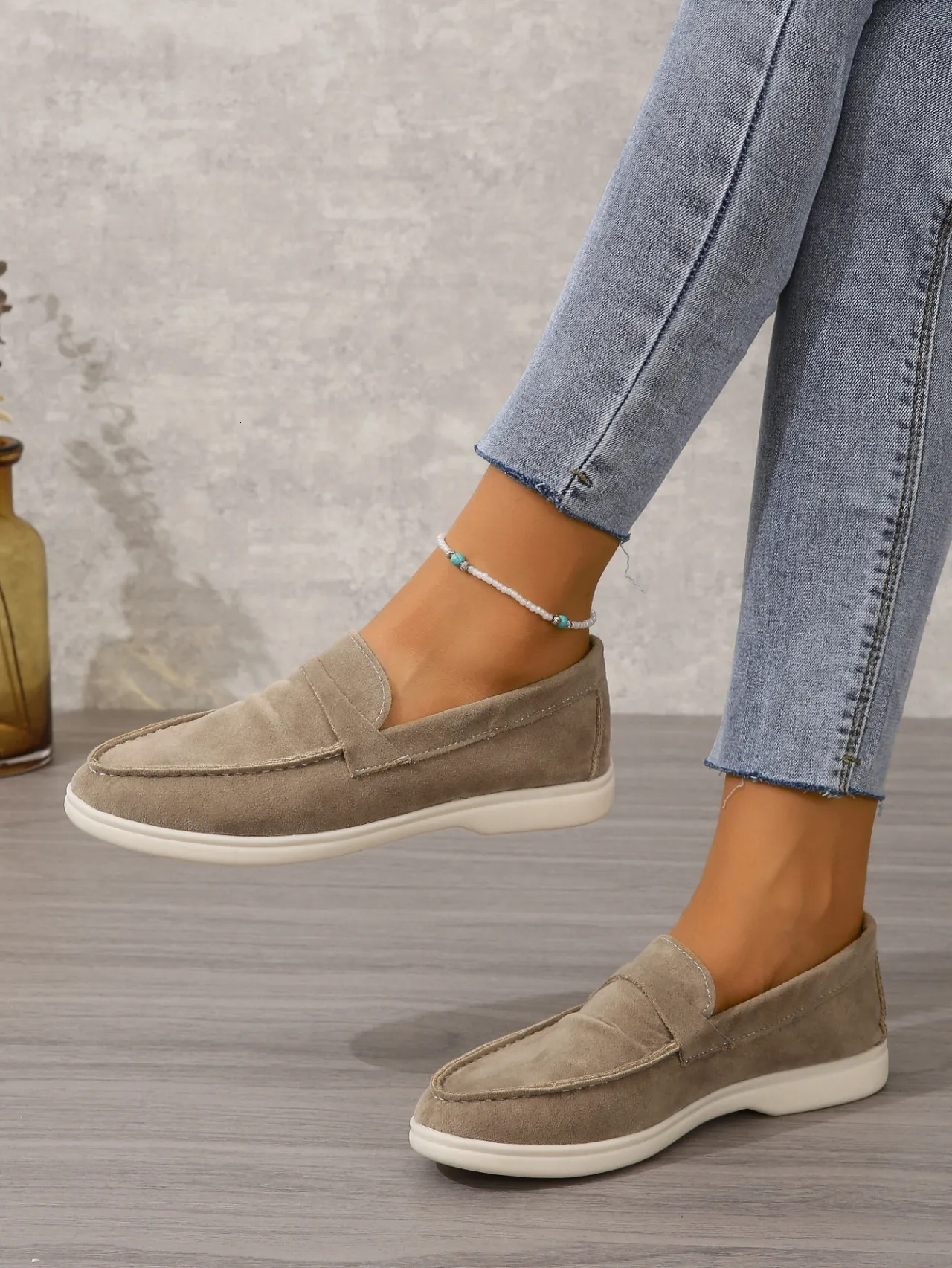 Women's Khaki Suede Pointed Toe Loafers Comfortable Flat Shoes_voghion.com