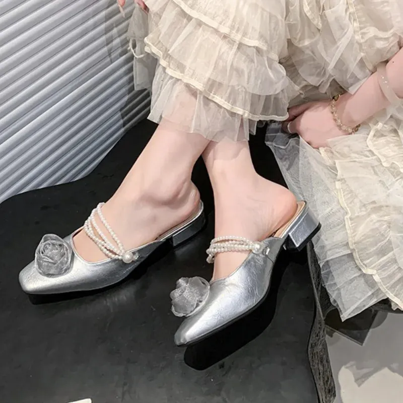 Eleganti pantofole da donna con tacco medio, scarpe con tacco a forma di fiore e perline, sandali alla moda, décolleté, tendenza estiva, ciabatte basse a punta quadrata._voghion.com