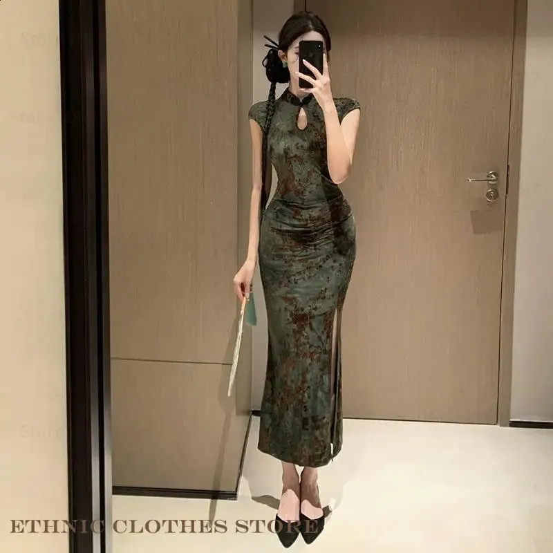 bodycon oriental dress Vintage Green Floral Qipao Dress, Cheongsam... From Xianstore01, Rs.2,142.39 In Bulk Size:Size Bigger Than 13 polyester fabric Knee-length Violet Myers's video on