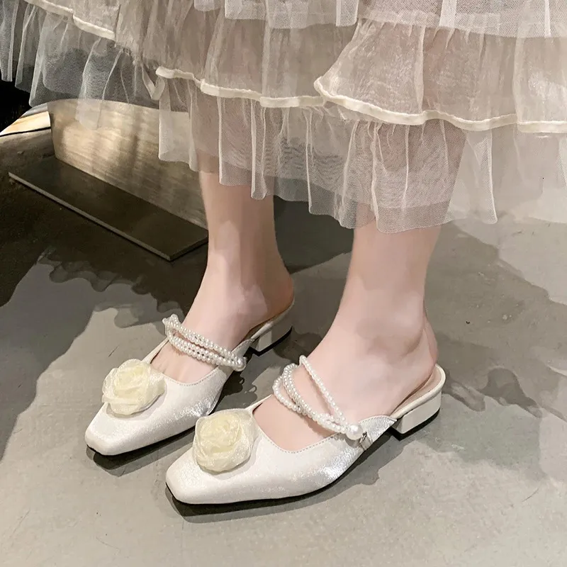 Eleganti pantofole da donna con tacco medio, scarpe con tacco a forma di fiore e perline, sandali alla moda, décolleté, tendenza estiva, ciabatte basse a punta quadrata._voghion.com