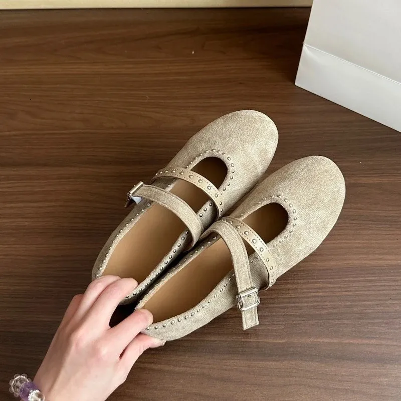 Autumn Low Heel Womens Fashion Round Toe Suede Slip Strap Rivet Soft Sole Anti Slip Wear Resistant Single Shoes 260602_voghion.com