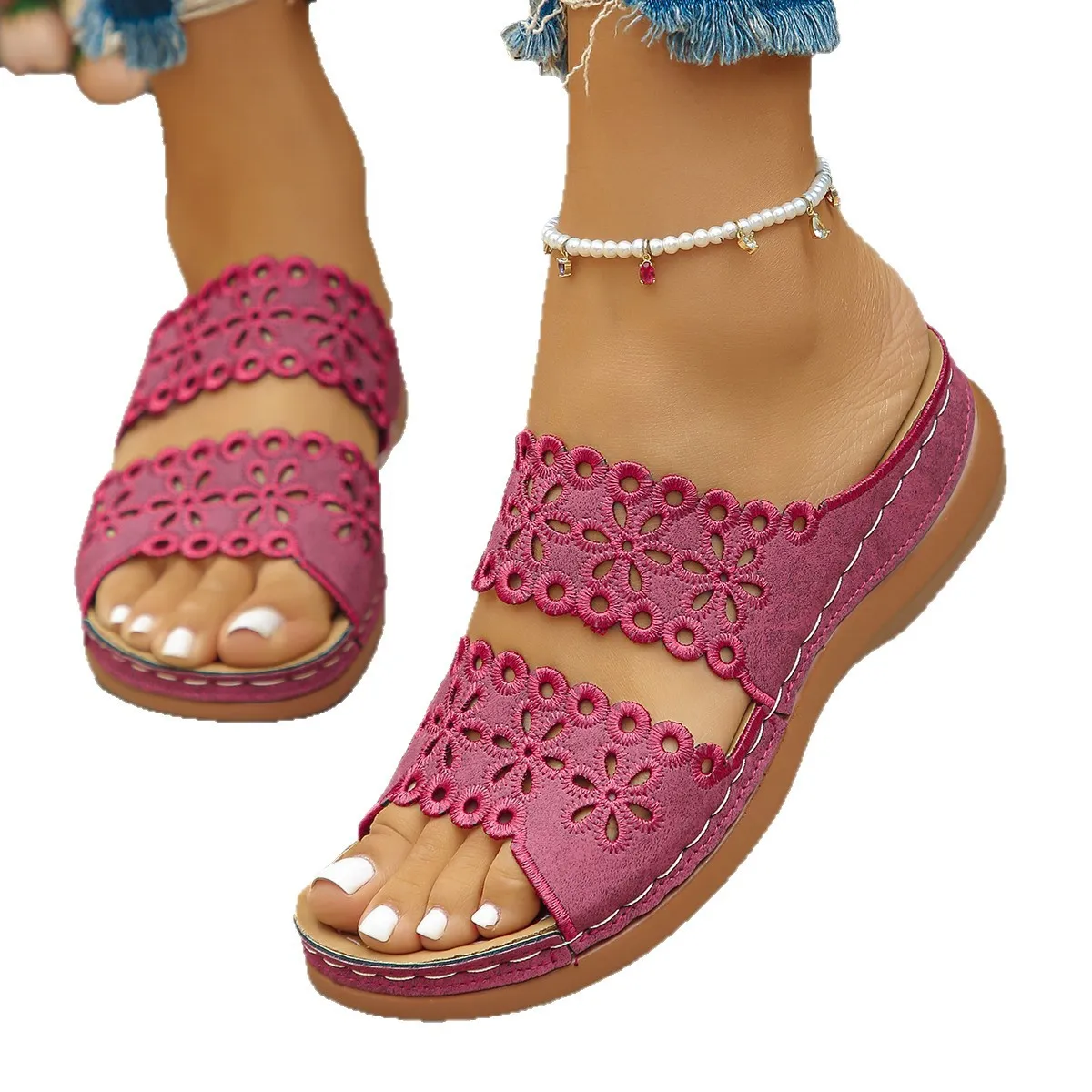 Flat Bottomed Hollowed Out Flower Shaped Women's Casual Shoes Retro Middle Aged Slippers_voghion.com