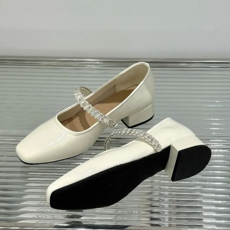 Escarpins en cuir PU à petit talon, élégants et discrets, ornés de cristaux brillants. Semelle souple et antidérapante. Parfaits pour l'été. Bout carré et plateforme. Idéaux pour le bureau._voghion.com