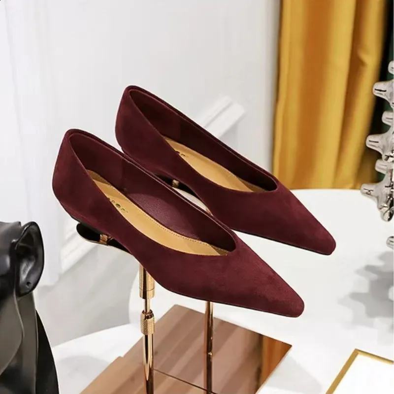 Sexy High Heels in elegantem Kaffeebraun im Herbststil, spitz zulaufend, niedriger Absatz, Business-Schuhe, geeignet für legere Bürokleidung_voghion.com