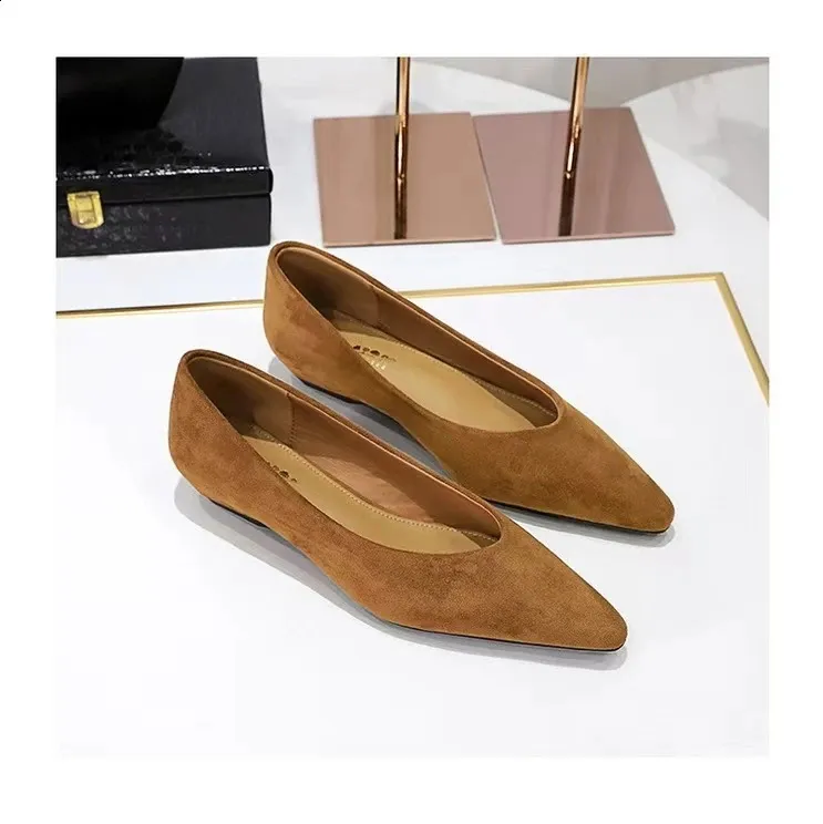 Elegante Braune Pumps Mit Niedrigem Absatz Für Das Büro_voghion.com