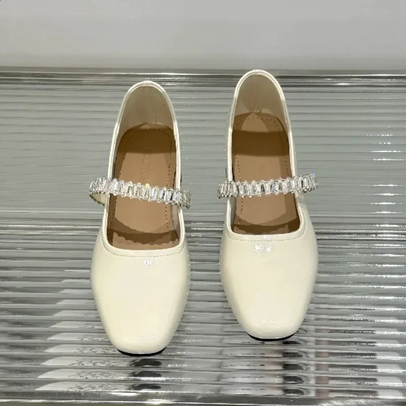 Escarpins en cuir PU à petit talon, élégants et discrets, ornés de cristaux brillants. Semelle souple et antidérapante. Parfaits pour l'été. Bout carré et plateforme. Idéaux pour le bureau._voghion.com