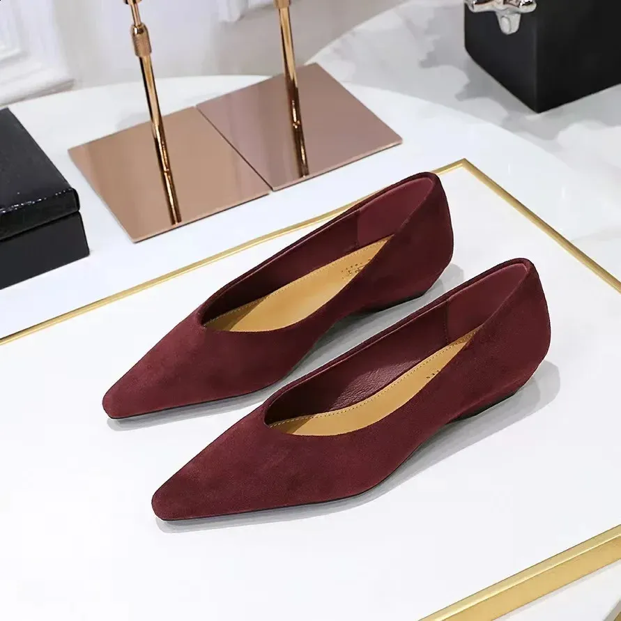 Elegante Braune Pumps Mit Niedrigem Absatz Für Das Büro_voghion.com