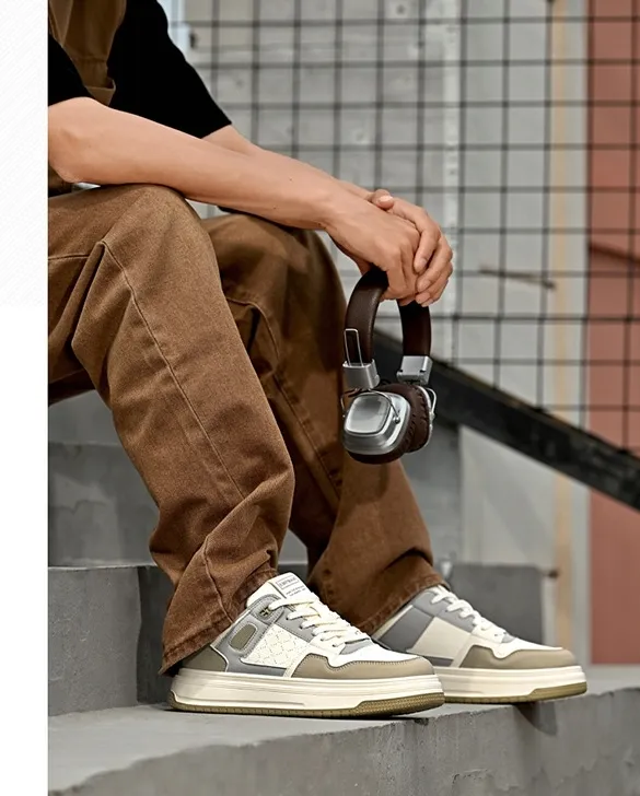 2026 New Summer Breathable Men's Anti Slip Leather Upper Soft Sole Student Sneakers Casual Shoes_vogvips.com