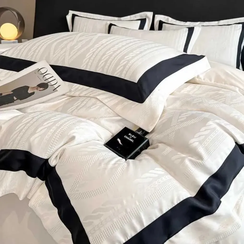 cologne 2026 4-teiliges Luxus-Bettwäsche-Set aus weißem Jacquard mit breitem schwarzem Rand, Perlenduft, Queen/King Größe, Bett- oder Spannbettlaken,