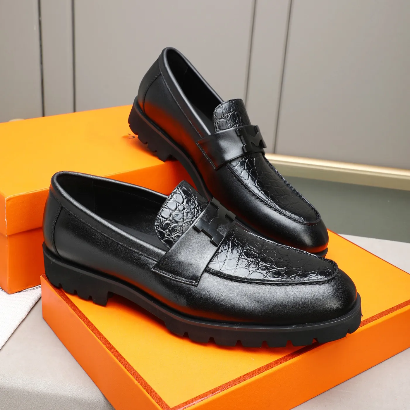 mens designer dress loafers shoes men famous luxury genuine leather business casual loafer man flats mules black It’s a statement piece Black Leather Tassel Loafers: Men's