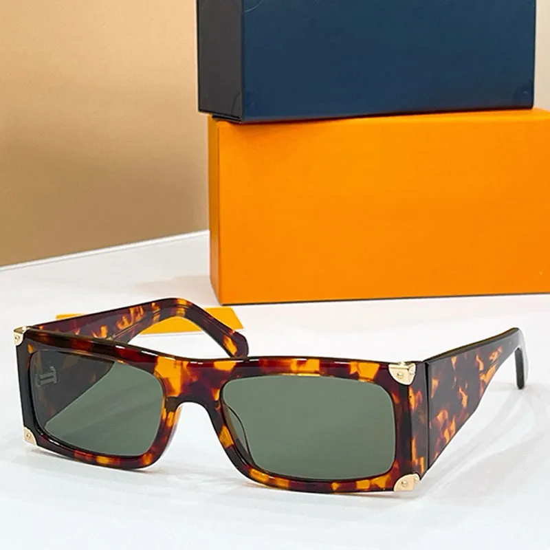 Square Sunglasses with UV Protection, Mirror Lenses, Plastic Frame Men main image 3
