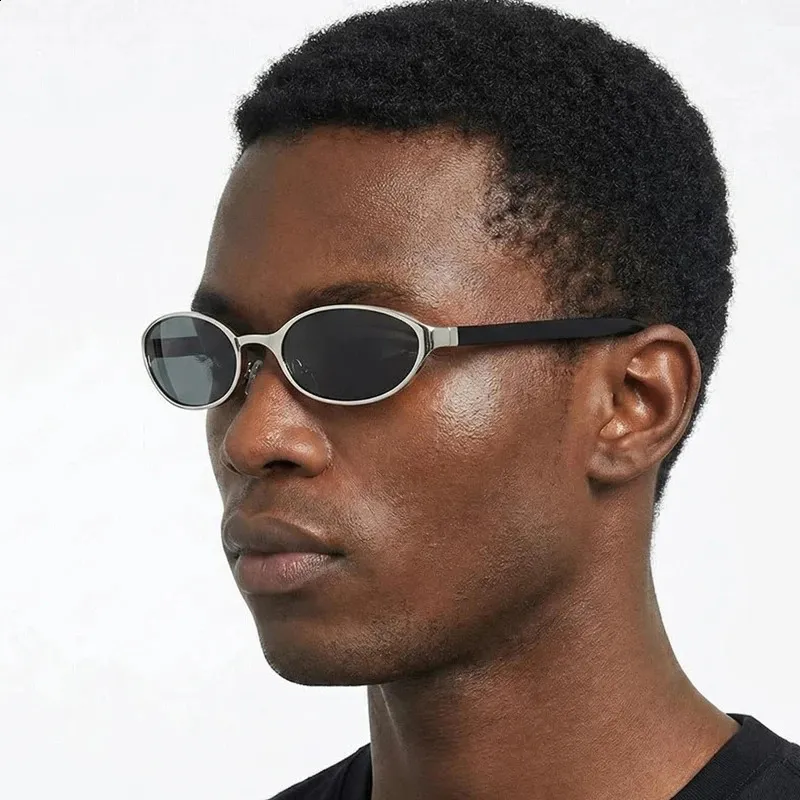 Vintage 90s/Y2K Style Oval Metal Sunglasses Vintage 90s Black Metal Oval Sunglasses – Minimalist Dark  main image 3