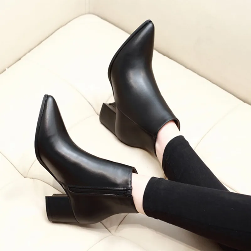 Pointy Chelsea Boots: Guide for Small Retailers
