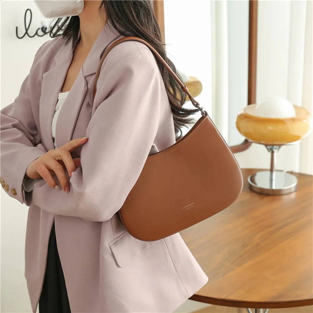 CTHY まとめ BIG HALF MOON SHOULDER BAG BIG HALF MOON SHOULDER BAG