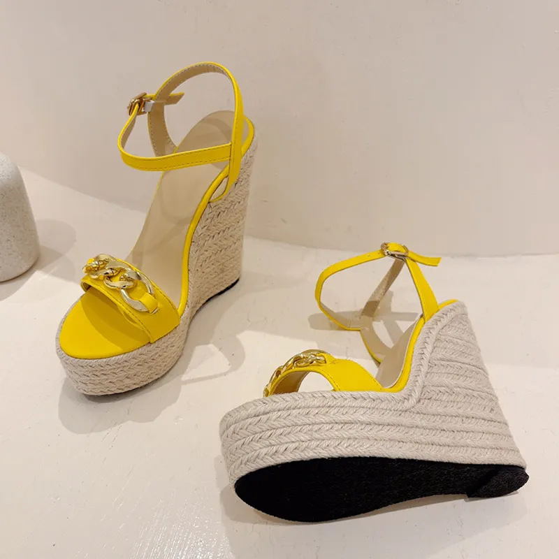 靴 YELLO SCORE DEFORMED WEDGE SANDALS YELLO SCORE DEFORMED WEDGE SANDALS