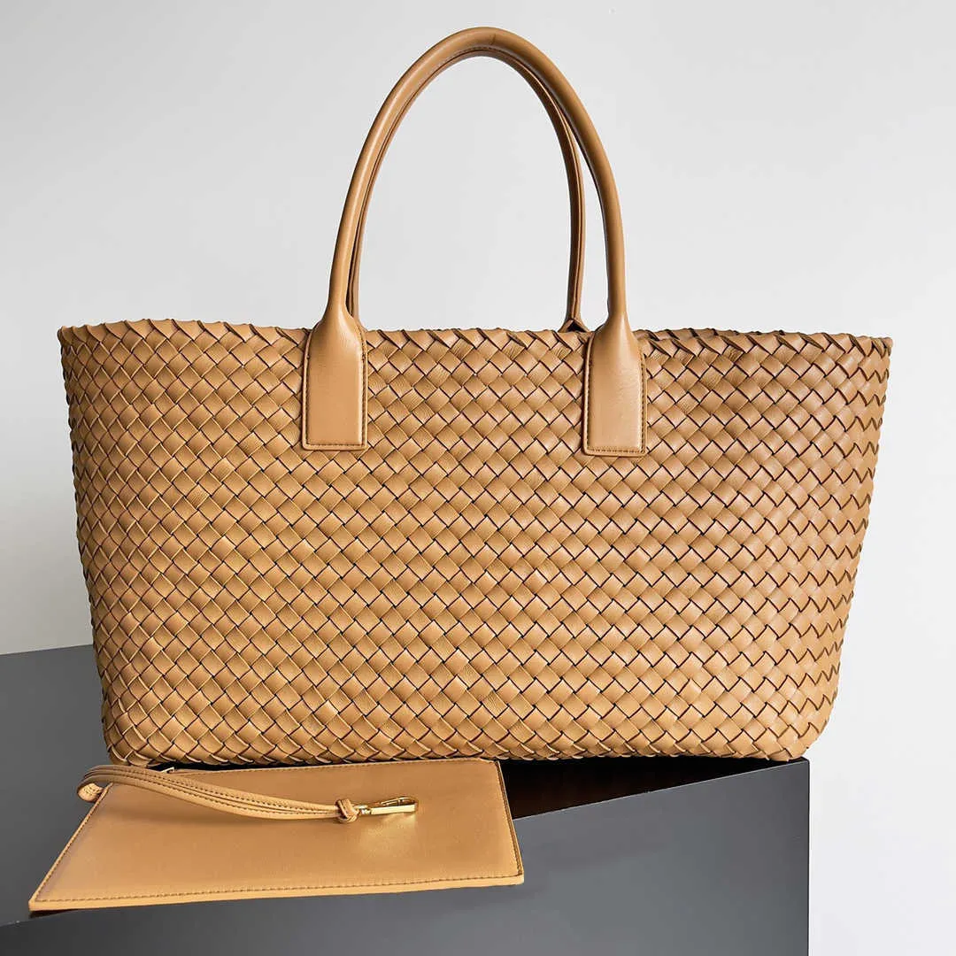DECi Standard lamb tote bag