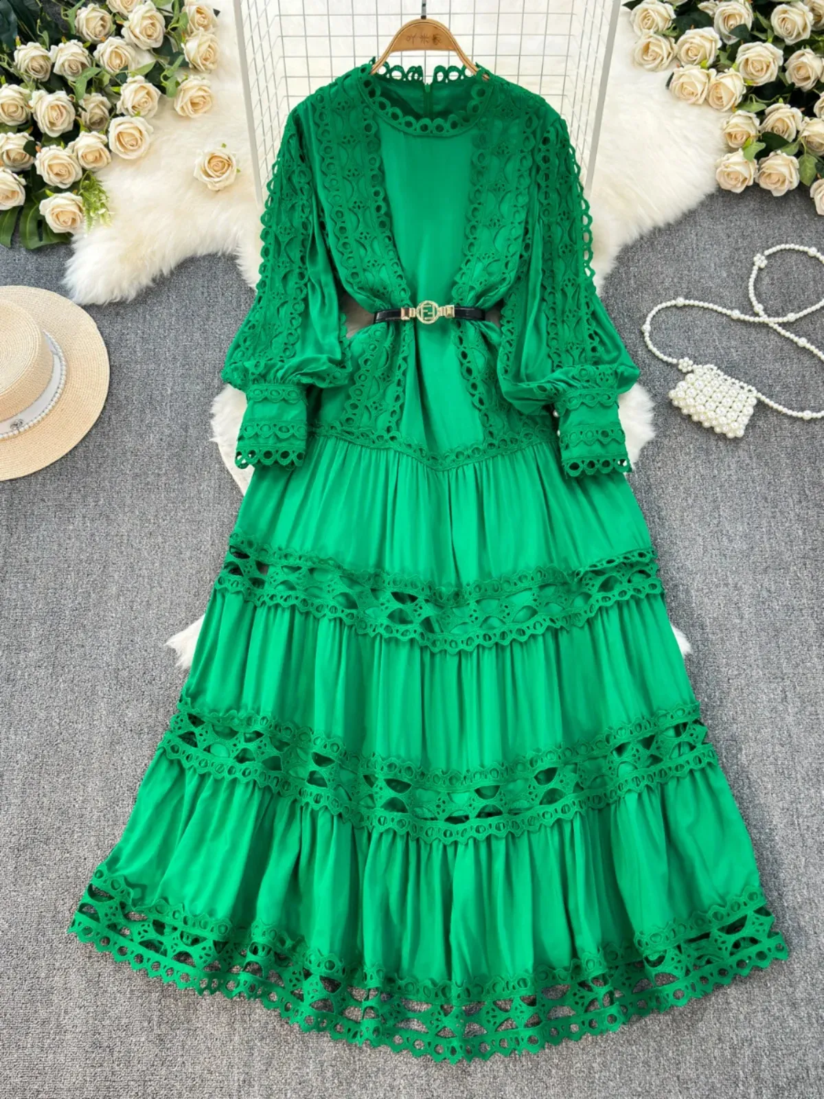 新品タグ付き LOKITHO lace Vneck dress 新品タグ付き LOKITHO lace Vneck dress