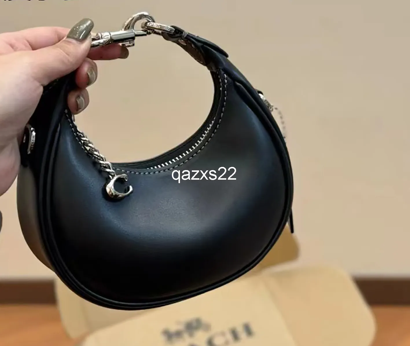 DHgate.com:Soft Croissant Chain Bag: Womens Designer Underarm Mini 