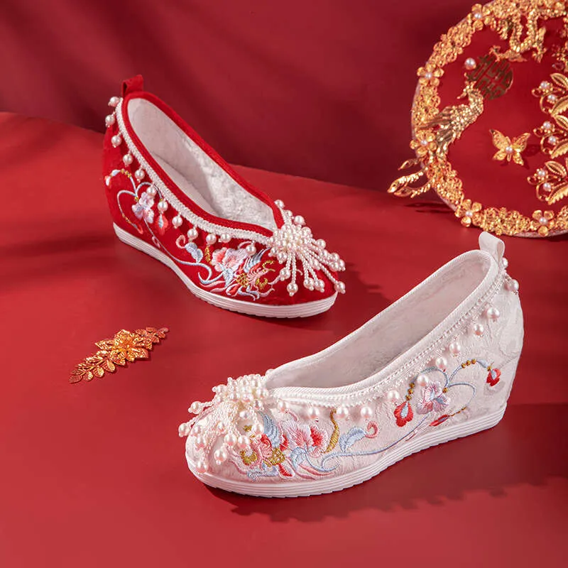 Embroidered Cotton Xiuhe High Heels: Traditional Chinese Wedding Shoes with  Old Beijing Beads and Hanfu Detail