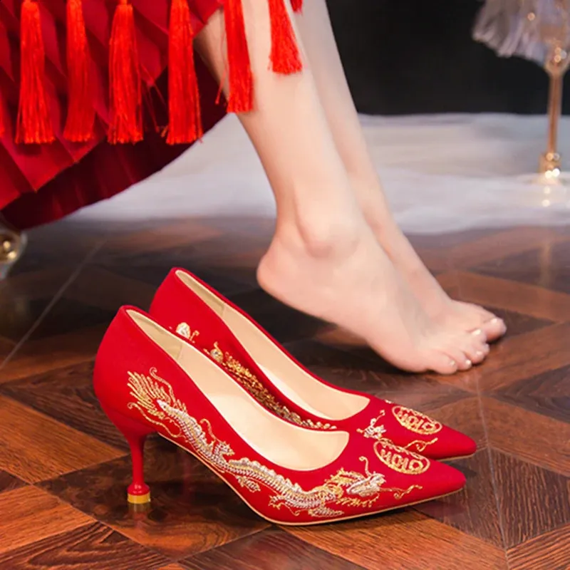 Red Embroidered Wedding Pumps - Chinese Style Bridal Pointed  display picture 3