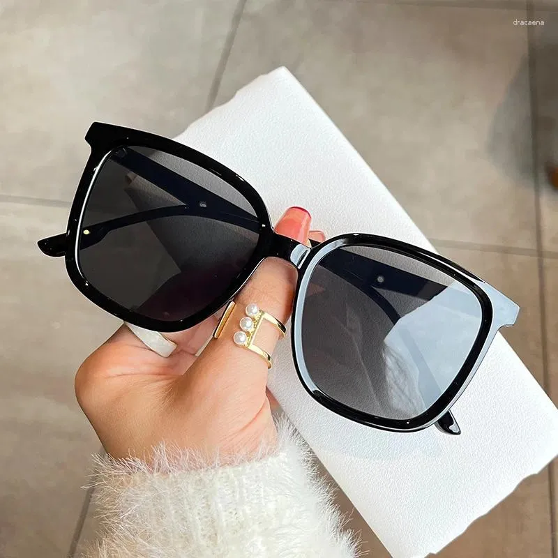 Square Trend Sunglasses: Vintage Style, UV400 Protection 