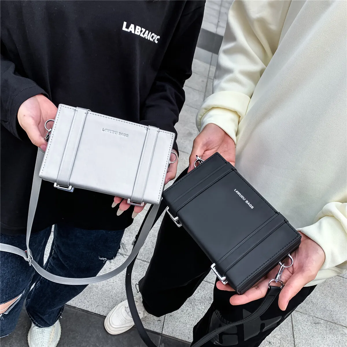 2025S Genuine Leather Small Flap Shoulder Bag with Zipper Closure