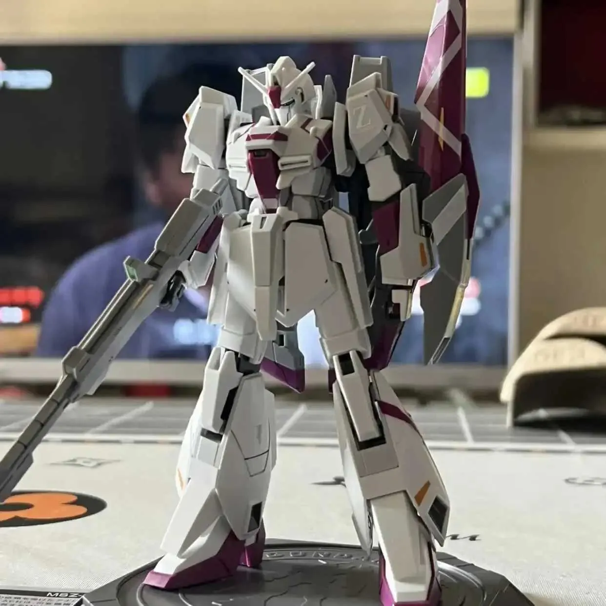 1/144 Scale Zeta Gundam Z3 Amro Assembly Model Kit - Plastic