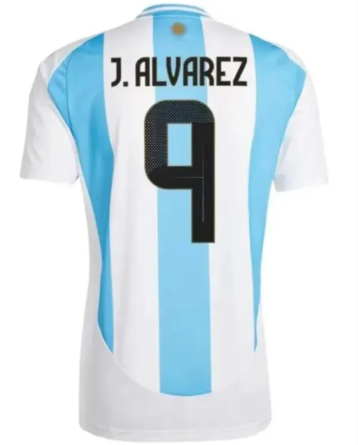 Risparmia alla grande su Maglia Di Calcio Argentina Maschile Argentina 2024  2025 Versione Giocatore Dei Fan Della Maglia Da Calcio, Casa/Via/Pre