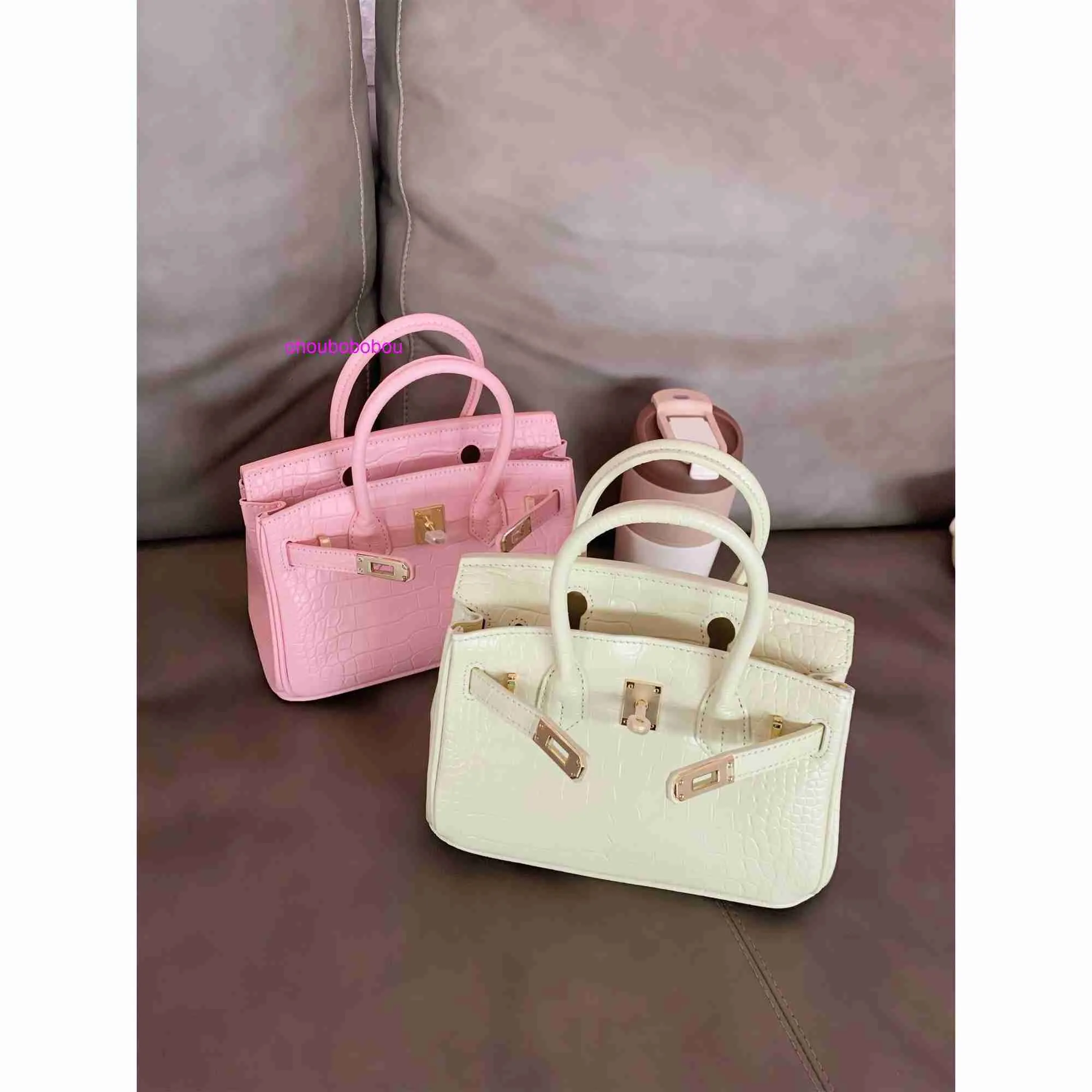 [HAZZYS]Logo Decoration Cowhide Mini Cross Bag★人気★ HAZZYS(へジス) バッグ・カバン(レディース) - 海外通販のBUYMA