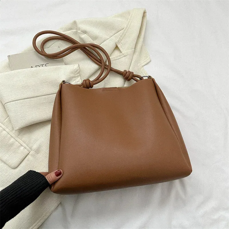 [CODEGRAPHY]★24FW★韓国人気★Long Duffle Padding DHgate.com:Designer Large capacity Nylon Duffle Handbag
