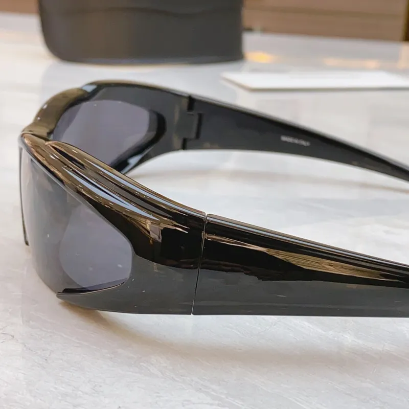 Sporty Punk Y2K Sunglasses - UV400 Mirrored Fashionable