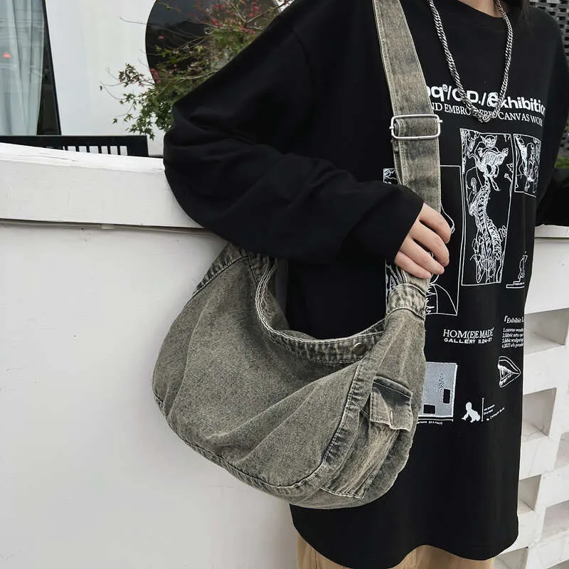 MUCENT☆大人気♪Tanner Vintage Washed Denim Shoulder Bag TANNER VINTAGE WASHING DENIM SHOULDER BAG UNISEX (2Color