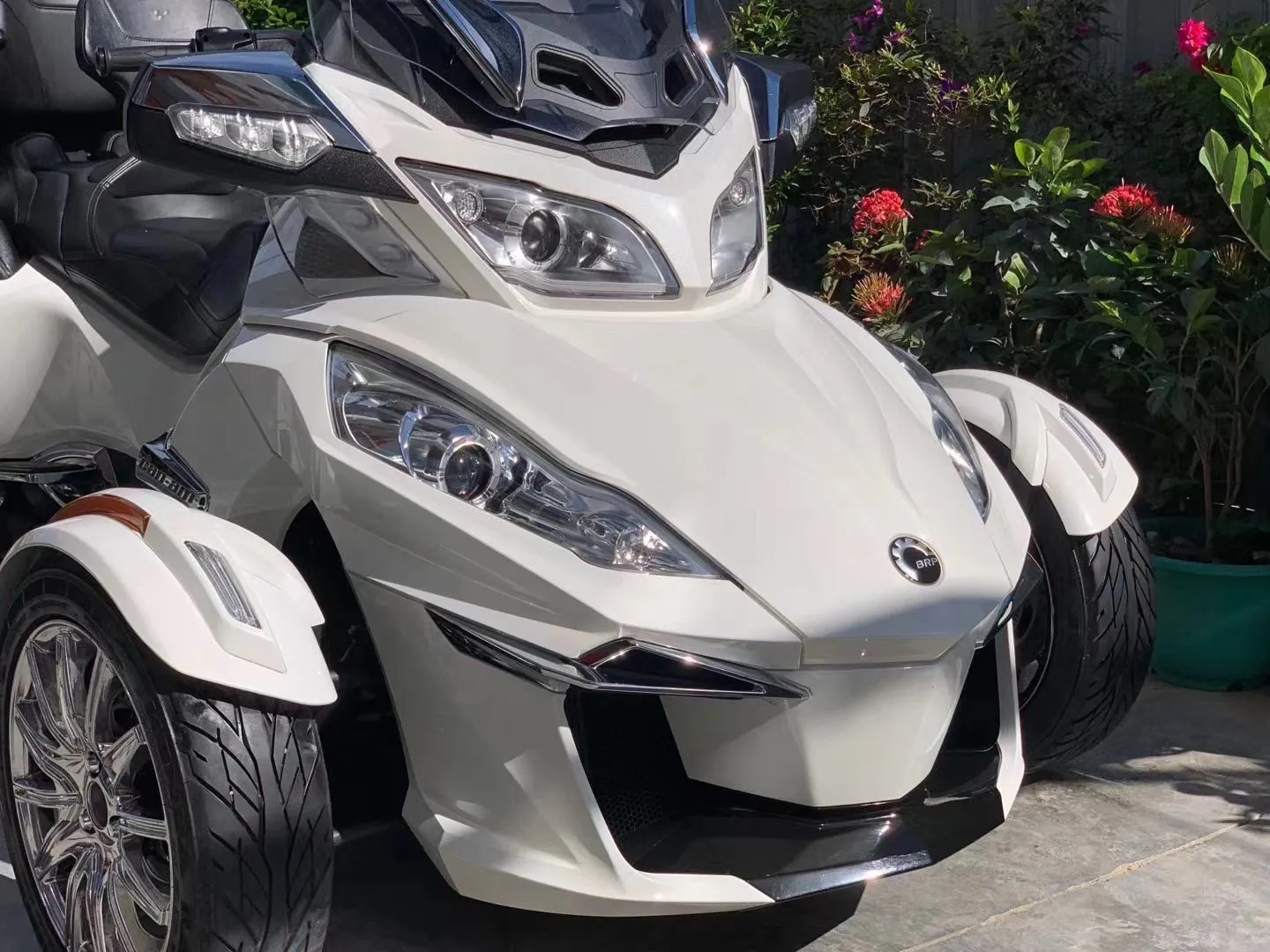 Racing Car Triangle Motorcycle Four-Wheel Drive ATV with 400cc, 500cc ...